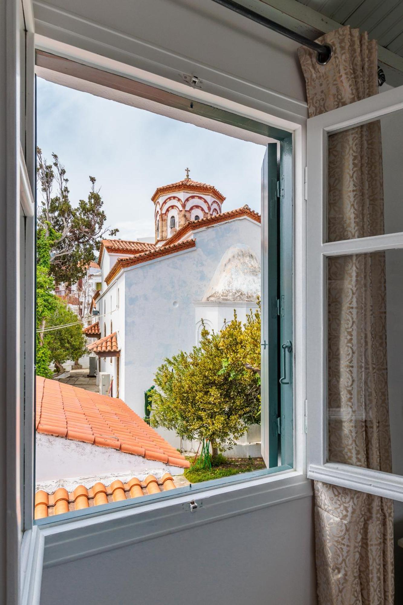 סקופלוס טאון Nikolas House מראה חיצוני תמונה